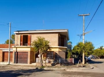 Casa · 291m² · 5 Ambientes · 1 Cochera · Se Vende Casa 3 Dorm. + Local Rio Tercero