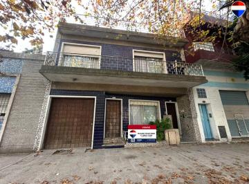 Casa · 199m² · 6 Ambientes · Venta PH Multifamiliar Sarandi