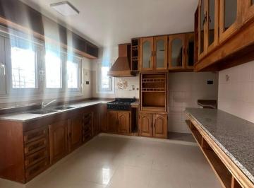 Casa · 200m² · 8 Ambientes · Increible Alquiler en Pleno Centro
