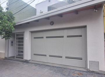 Casa · 300m² · 10 Ambientes · 1 Cochera · Venta Casa Premium 4 Dorm Barrio Sur C/renta