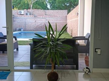 Casa · 238m² · 8 Ambientes · 1 Cochera · Venta Casa 4 Dormis, Garaje, Piscina Apta Credito