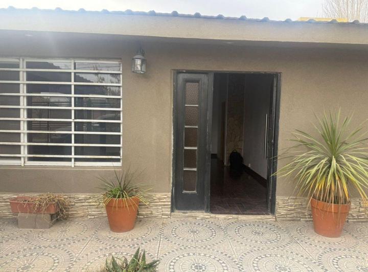 Casa · 130m² · 4 Ambientes · 1 Cochera