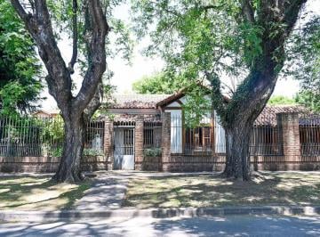 Casa · 395m² · 5 Ambientes · 3 Cocheras · Venta Casa Comercio Centro Calzada