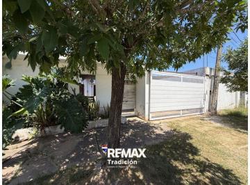 Casa · 130m² · 4 Ambientes · 2 Cocheras · Casa 3 Dorm en Venta en Av Coronel Falcon.