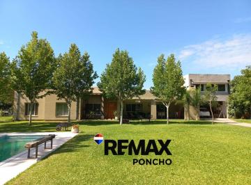 Casa · 244m² · 6 Ambientes · 1 Cochera · Se Vende Casa Niv Ejecutivo B°los Lapach Fm Esquiu