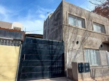 Casa · 200m² · 4 Ambientes · 2 Cocheras · Casa, Dúplex y Galpón en Venta – Luján