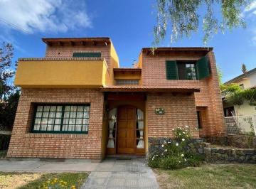 Casa · 200m² · 7 Ambientes · Se Vende Casa en Barrio Dalvian Ciudad de Mendoza