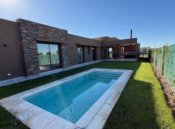 Casa · 180m² · 4 Ambientes · 2 Cocheras · Venta de Casa en Gran Boedo. Luján de Cuyo