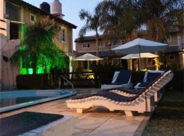 Quinta vacacional · 188m² · 6 Dormitorios · 6 Cocheras · Complejo de 6 Bungalows y Spa en Gualeguaychú