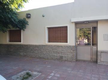 Casa · 169m² · 8 Ambientes · 1 Cochera · Casa en Venta General Roca