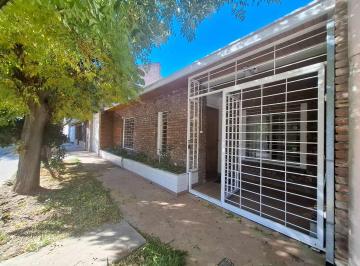 Casa · 221m² · 10 Ambientes · 2 Cocheras · Venta de Casa 3 Dorm. Apta Crédito. Depto./quincho