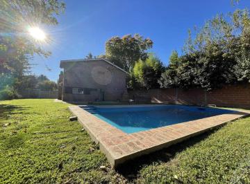 Casa · 136m² · 4 Ambientes · 1 Cochera · Venta Casa 4 Ambientes con Piscina y Cochera