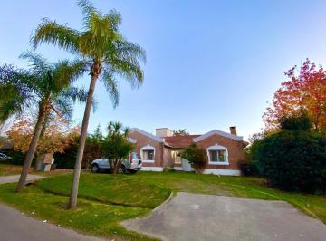 Casa · 105m² · 4 Ambientes · 3 Cocheras · Casa en Venta Oportunidad Sobre Lote de 858 m² Barrio Palmares de Pilar Próximo a Polo Toma Permuta