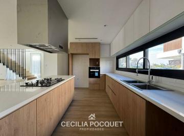 Casa · 242m² · 5 Ambientes · 2 Cocheras · Casa en Venta Barrio Canning Chico