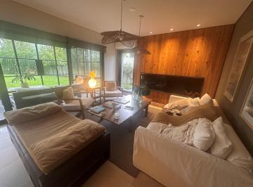 Casa · 180m² · 44 Ambientes · 1 Cochera · Casa en Alquiler en Santa Barbara, Tigre, G. B. a. Zona Norte