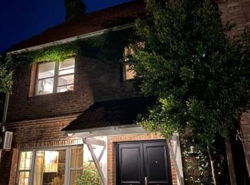 Casa · 750m² · 4 Dormitorios · Alquiler