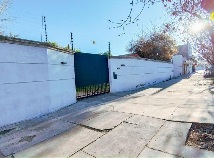 Casa · 325m² · 6 Ambientes · 1 Cochera