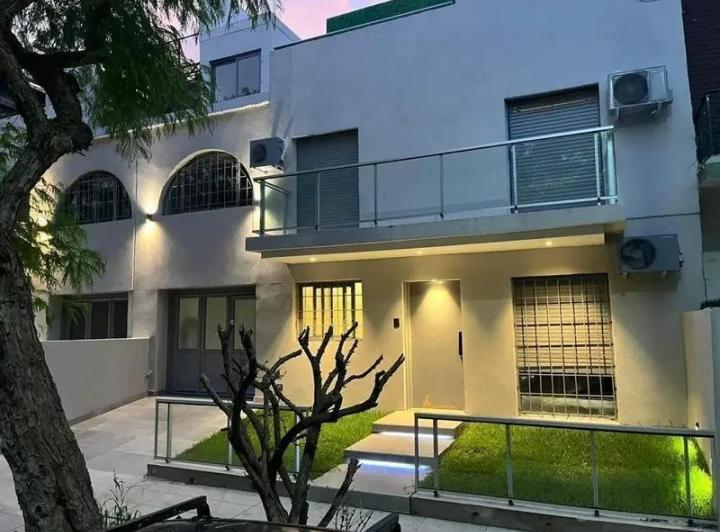 Casa · 230m² · 6 Ambientes · 1 Cochera