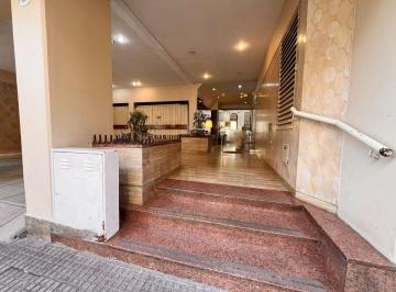 Departamento de 4 ambientes, · Departamento de 84 m² con 3 Dorm. en Venta en Parque Rivadavia Cochera y Baulera.