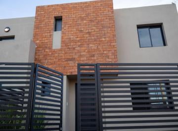 Casa de 4 ambientes, Córdoba · Duplex a Estrenar en Housing de 6 Unidades, Unidad Al Frente Sobre La Calle
