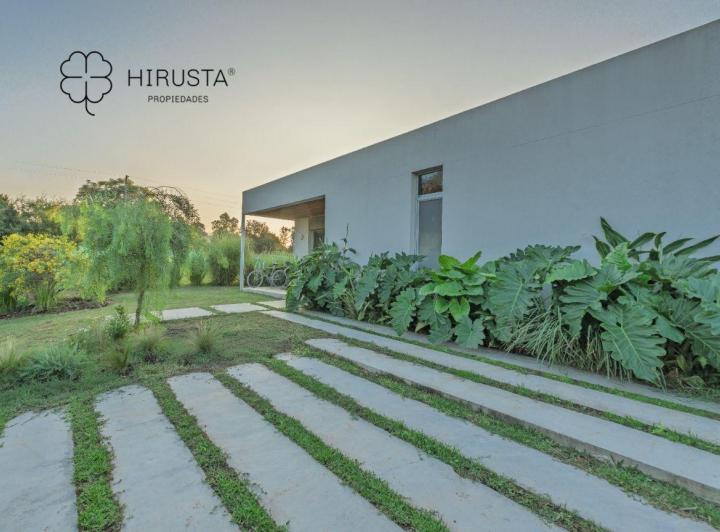 Casa · 145m² · 4 Ambientes · 3 Cocheras