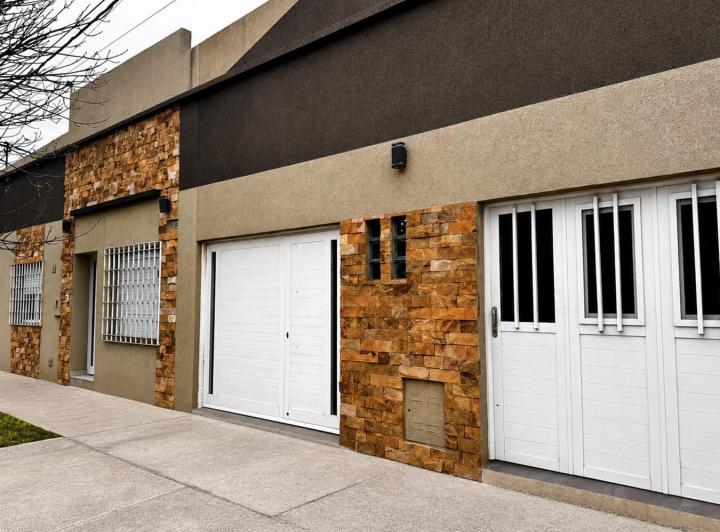 Casa · 200m² · 7 Ambientes · 2 Cocheras