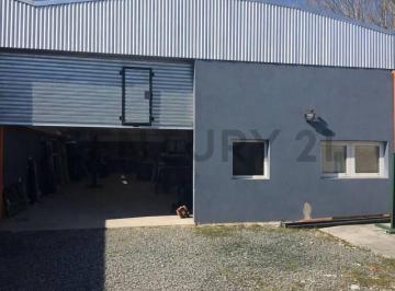 Depósito · 200m² · 4 Ambientes · 6 Cocheras · Alquiler de Deposito con Oficinas - en San Vicente - Excelente Ubicacion