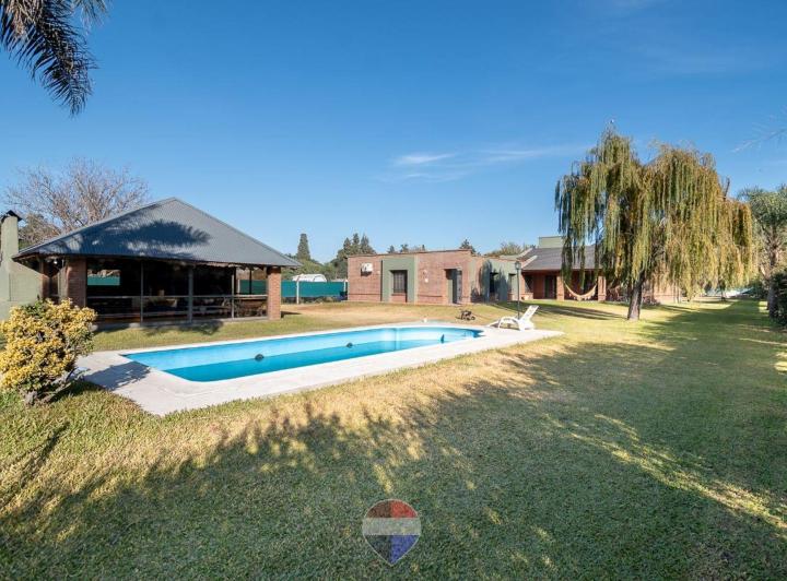 Casa · 500m² · 12 Ambientes · 1 Cochera