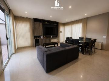 Casa · 150m² · 11 Ambientes · 1 Cochera · Openhouse Inmobiliaria Vende Hermosa Casa Moderna, Ubicada en El Barrio Dalvian.