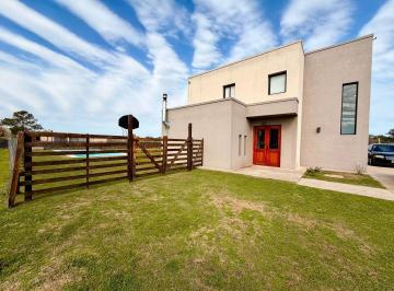 Casa · 230m² · 5 Ambientes · 4 Cocheras · Luminosidad y Vistas Abiertas en El Ensueño!