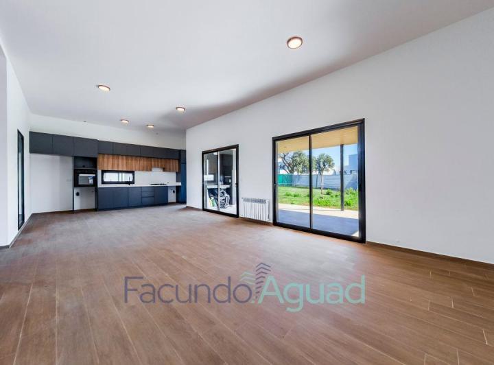 Casa · 136m² · 7 Ambientes · 2 Cocheras