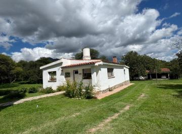 Casa · 65m² · 3 Ambientes · 1 Cochera · Venta de Casa + Lote - Capilla del Monte