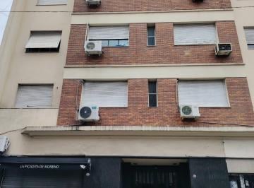 Departamento de 2 ambientes, Monserrat · Alquiler de Excelente 2 Ambientes con Dependencia de Servicios. Muy Luminoso.