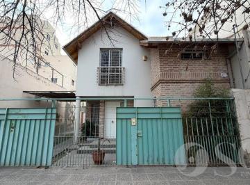 Casa · 150m² · 5 Ambientes · 3 Cocheras · En Alquiler Casa 3 Dorm. y Patio - Cipolletti Centro