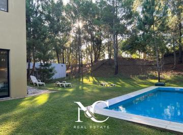 Casa · 200m² · 5 Ambientes · Casa en Venta en Costa Esmeralda