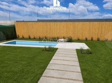 Casa · 185m² · 2 Dormitorios · 1 Cochera · Openhouse Group Vende Casa en Barrio Tanqay