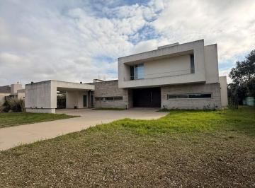 Casa · 392m² · 5 Ambientes · 2 Cocheras · Casa Para Flipping - Cañuelas Country Golf