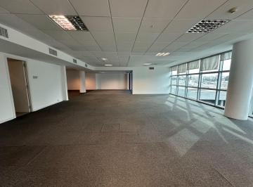 Oficina comercial · 180m² · 2 Cocheras · Oficina en Alquiler en Barrio Centro