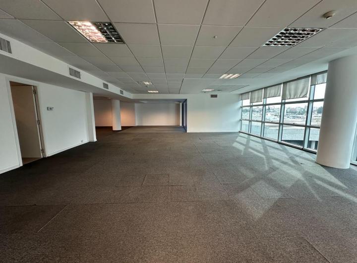 Oficina comercial · 180m² · 2 Cocheras