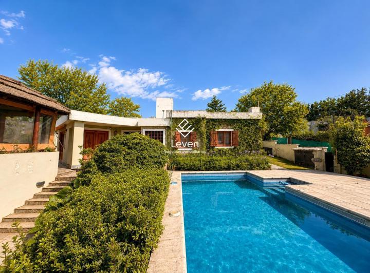 Casa · 420m² · 8 Ambientes · 2 Cocheras