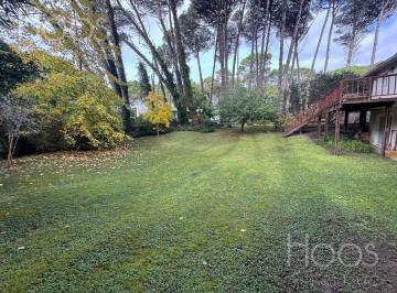 Casa · 860m² · 5 Ambientes · 1 Cochera · Casa en Carilo