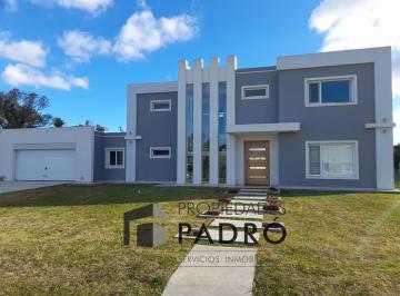 Casa · 233m² · 5 Ambientes · 2 Cocheras · Casa Venta. 3 Dorm.. Pileta. Barrio San Roque, Comarcas de Lujan.