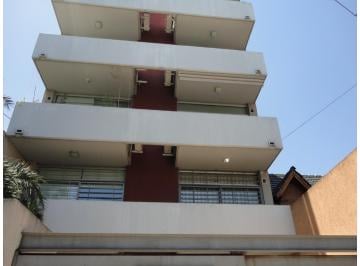 Departamento · 46m² · 2 Ambientes · 1 Cochera · Alquiler Departamento de 2 Ambientes Al Frente con Balcón y