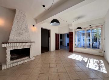 Casa · 195m² · 6 Ambientes · 1 Cochera · Casa en Venta.