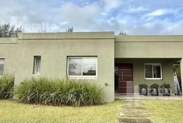 Casa · 165m² · 6 Ambientes · 4 Cocheras · Casa San Francisco. Villanueva