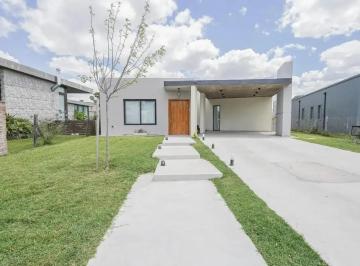 Casa · 190m² · 4 Ambientes · 2 Cocheras · Casa en Venta en Santa Emilia