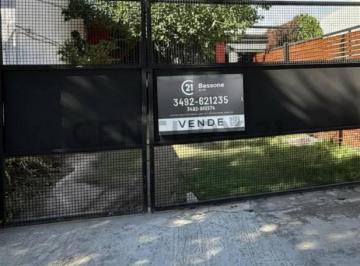 Bodega-Galpón · 205m² · 4 Ambientes · 2 Cocheras · Venta de Galpon + Quincho con Pileta en Rafaela
