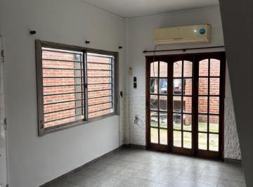 Casa · 70m² · 3 Ambientes · 1 Cochera · Casa en PH Al Frente en Alquiler 3 Ambientes en José Mármol