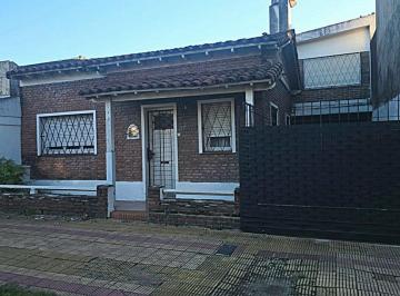 Casa · 116m² · 5 Ambientes · 3 Cocheras · Venta - Casa 3 Amb con Depto 2amb. - Moron