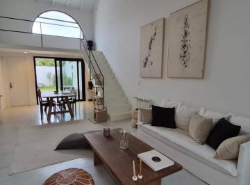 Casa · 230m² · 3 Ambientes · 2 Cocheras · Casa en Beccar